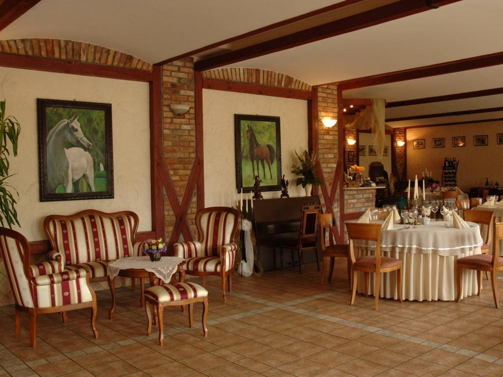 Hubertus Aparthotel & Restaurant & Horse Club Starogard Gdański Exterior foto