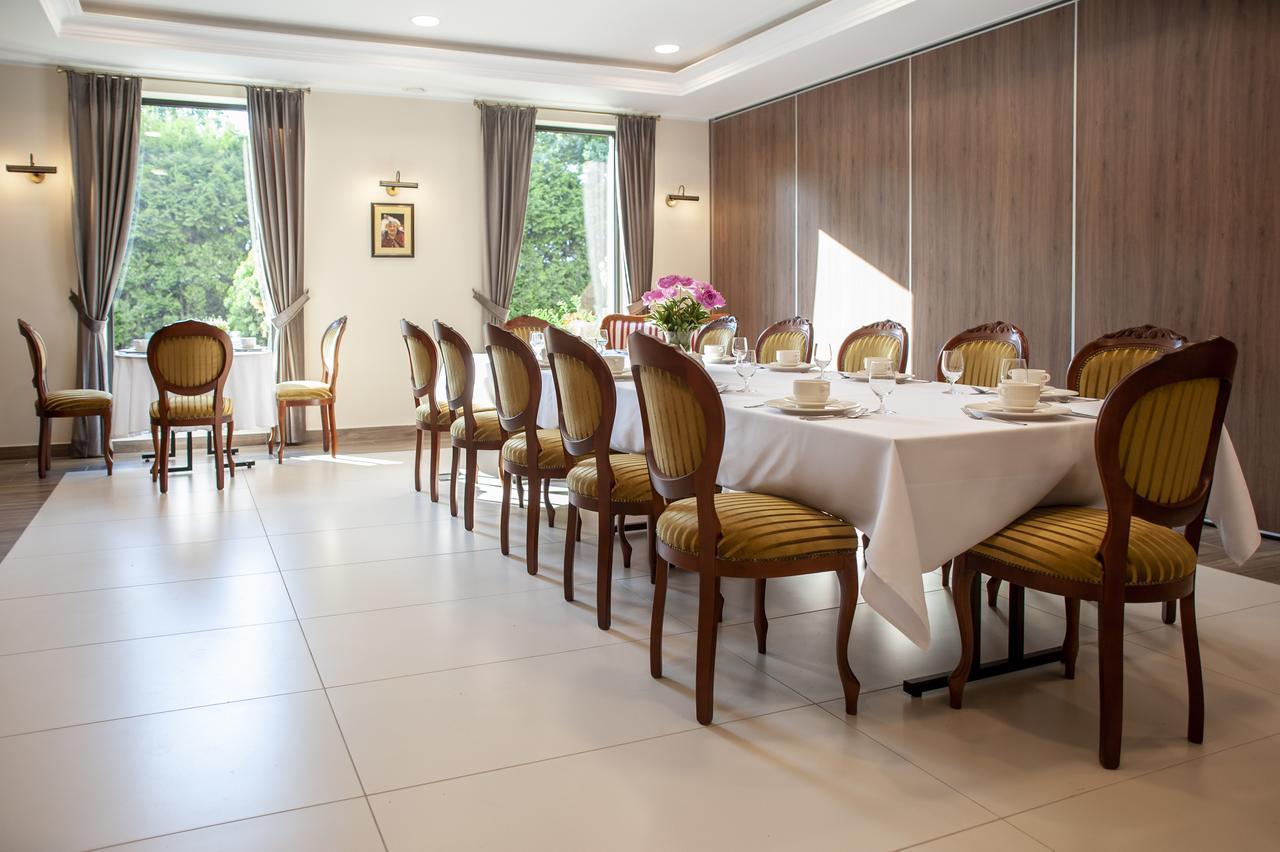 Hubertus Aparthotel & Restaurant & Horse Club Starogard Gdański Exterior foto